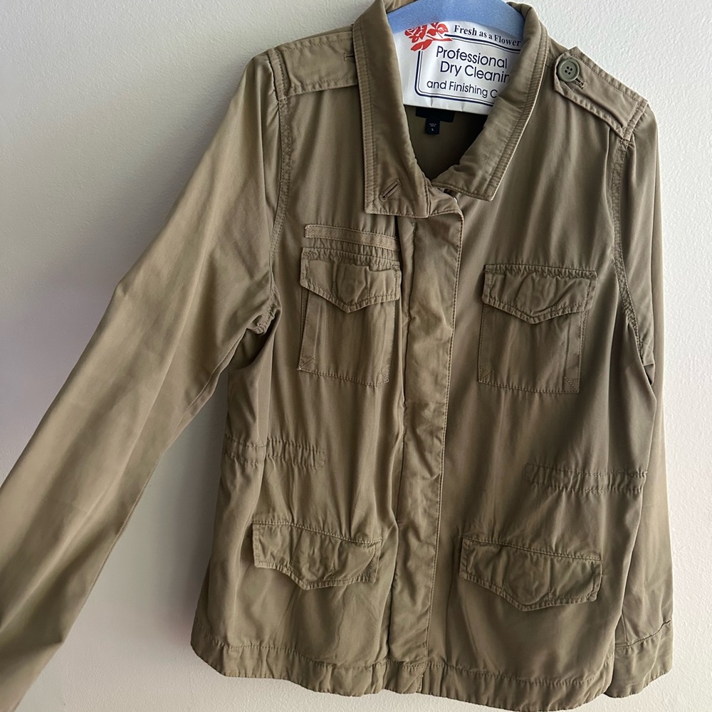 GAP Women's Utility Jacket in Army Green